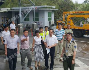福建省高速帶隊到粵閩收費站現場考察綠通快檢設備工作